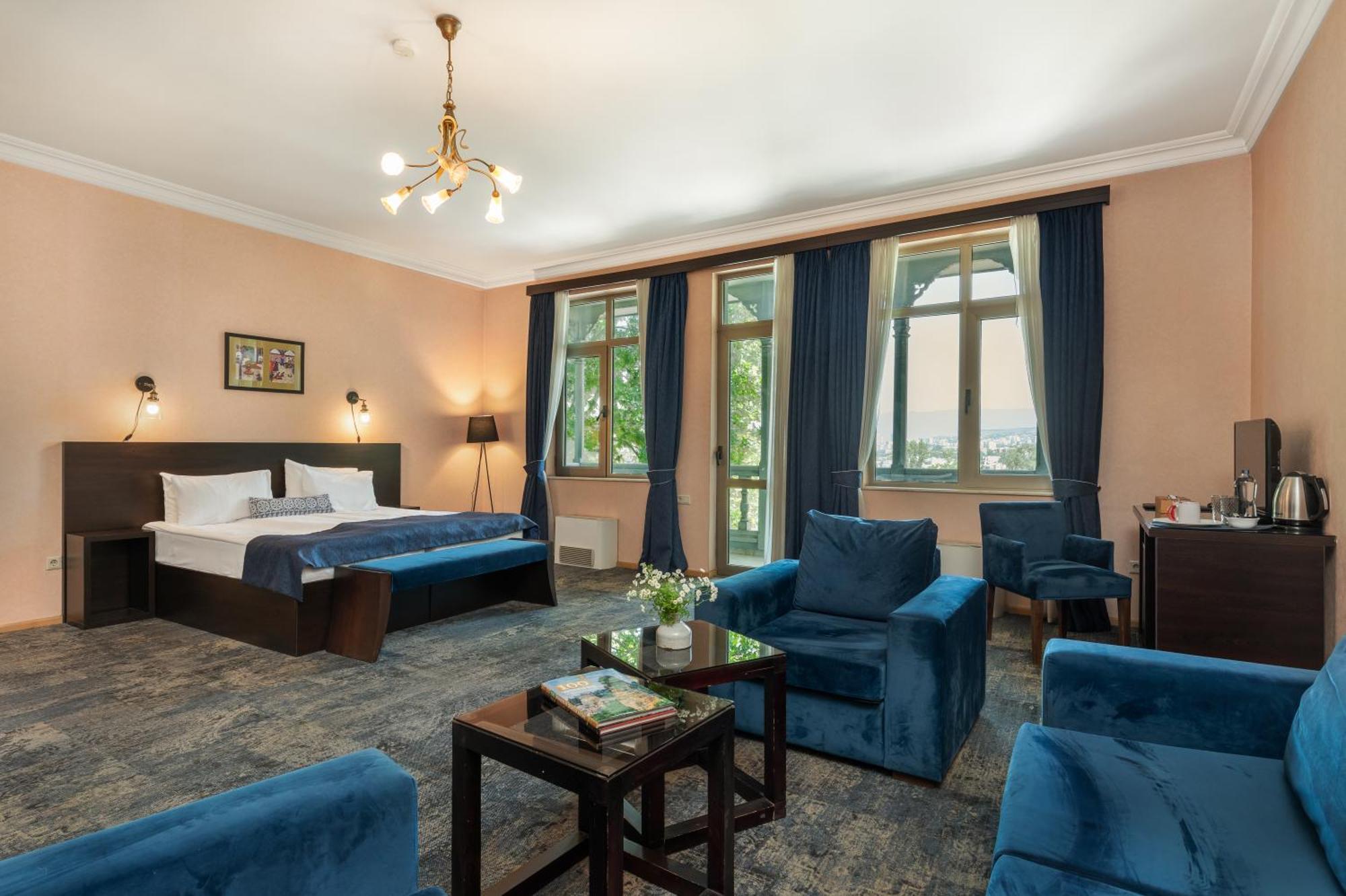 Hotel Bella Casa Тбилиси Екстериор снимка