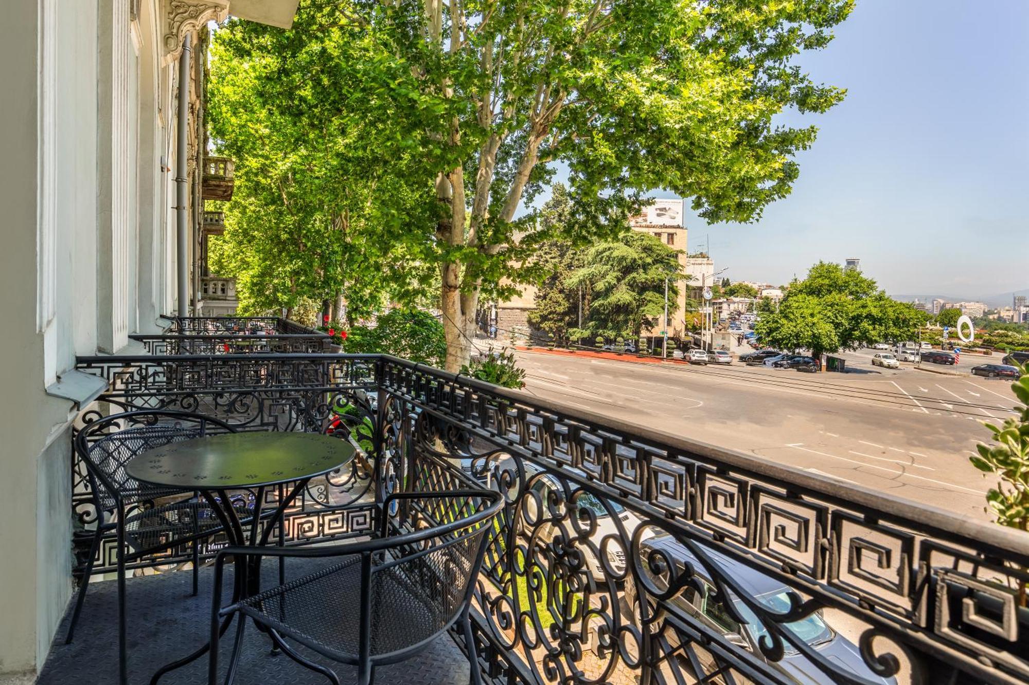 Hotel Bella Casa Тбилиси Екстериор снимка