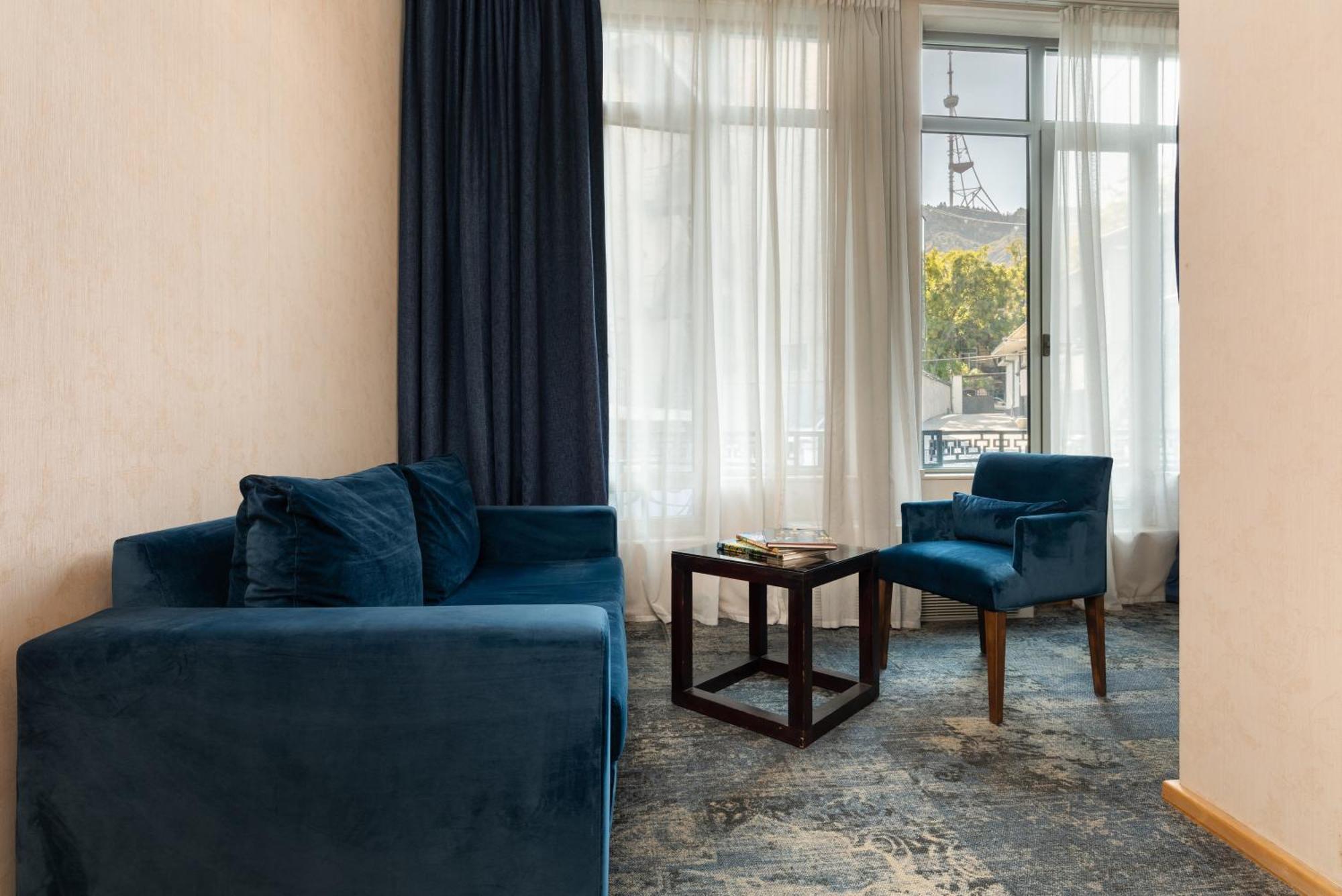 Hotel Bella Casa Тбилиси Екстериор снимка