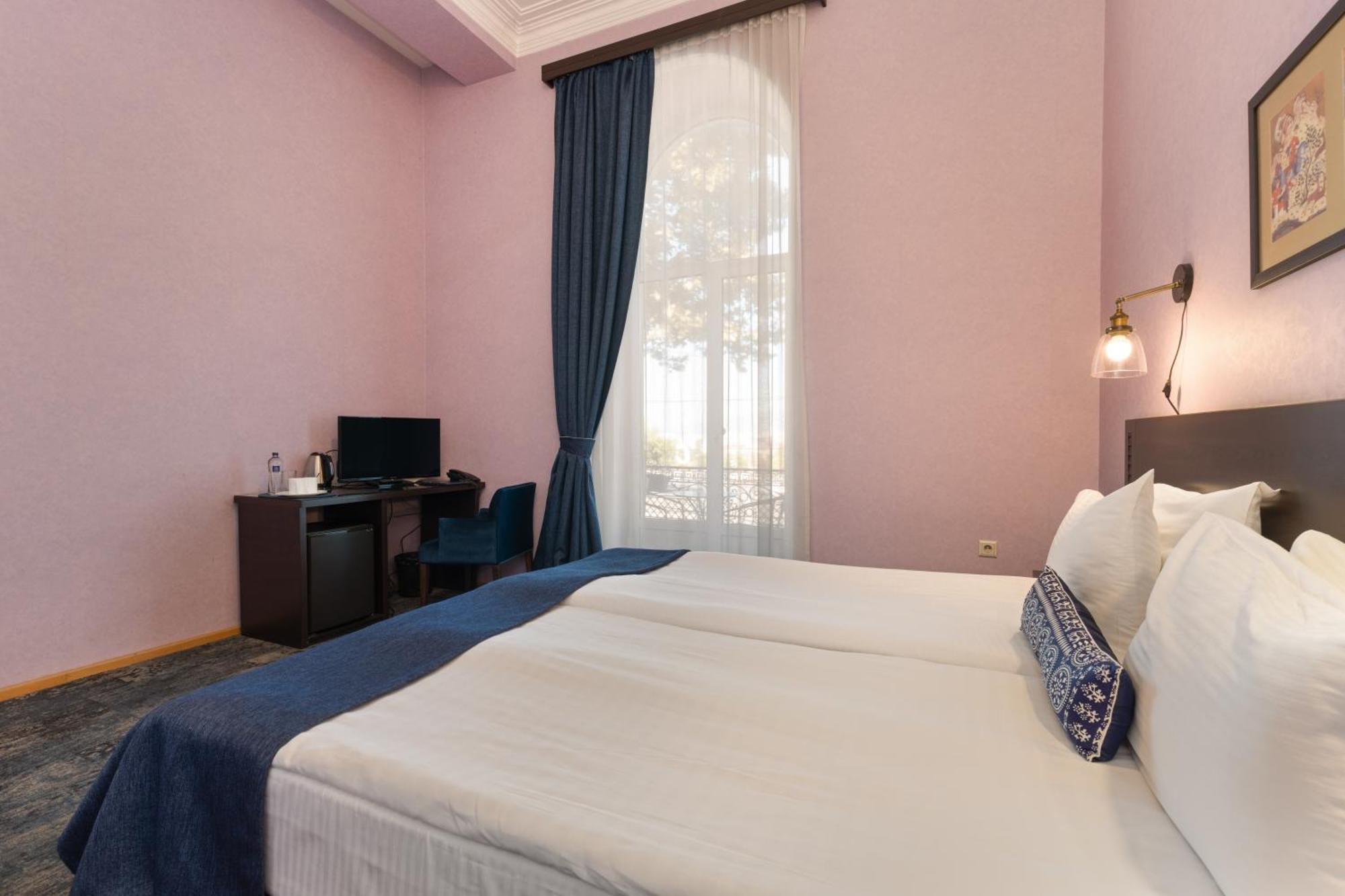 Hotel Bella Casa Тбилиси Екстериор снимка
